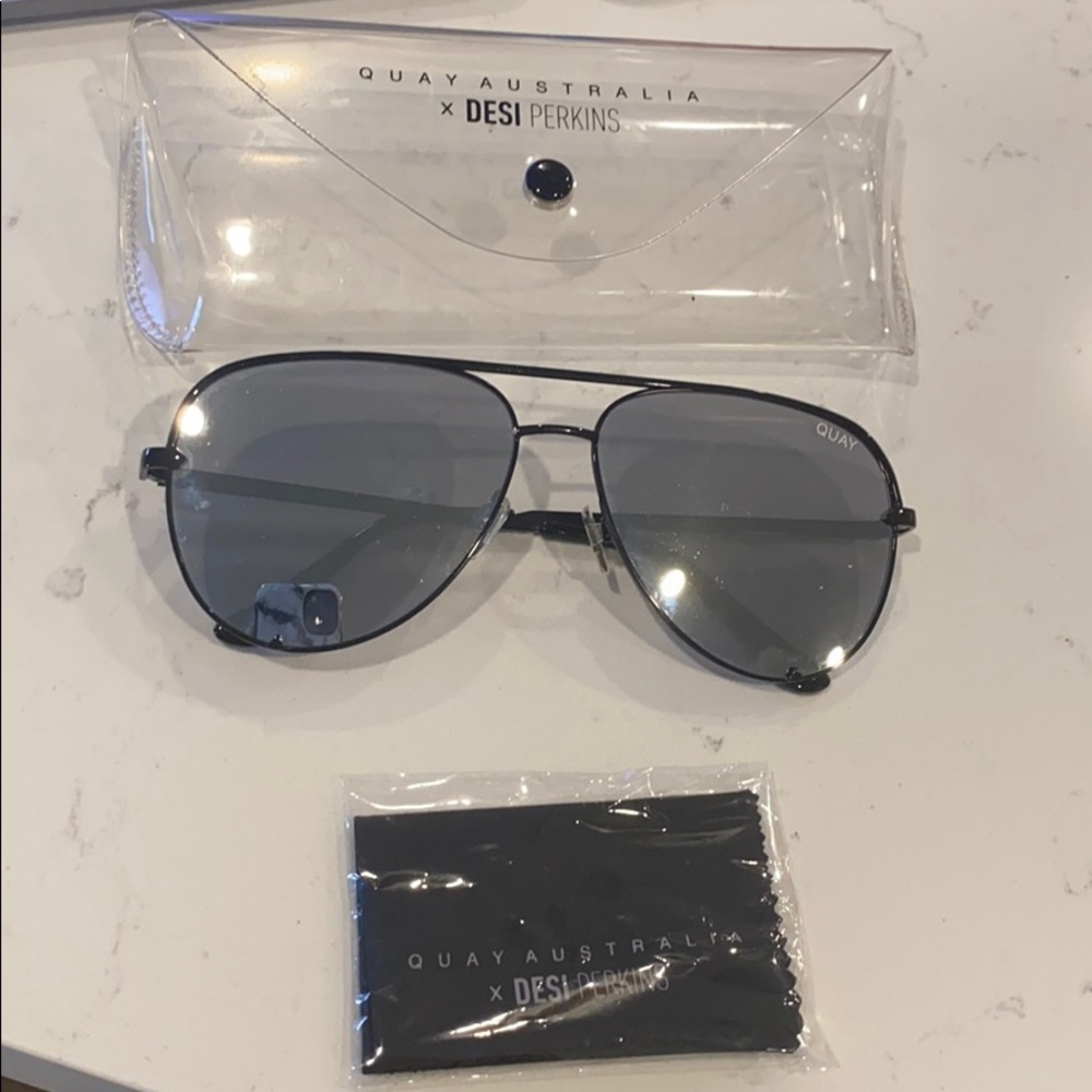 QUAY Australia x DESI PERKINS Aviators 62mm